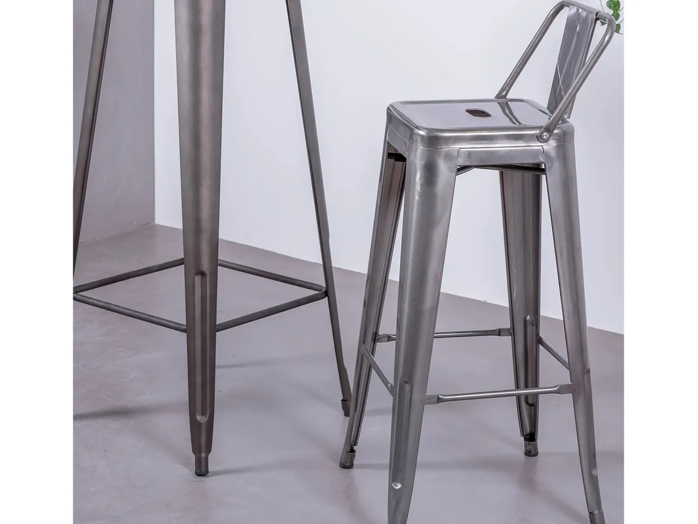Banqueta industrial em aço metalizado com encosto baixo (76cm) - Bistro - Metal^Nest Dream Discount