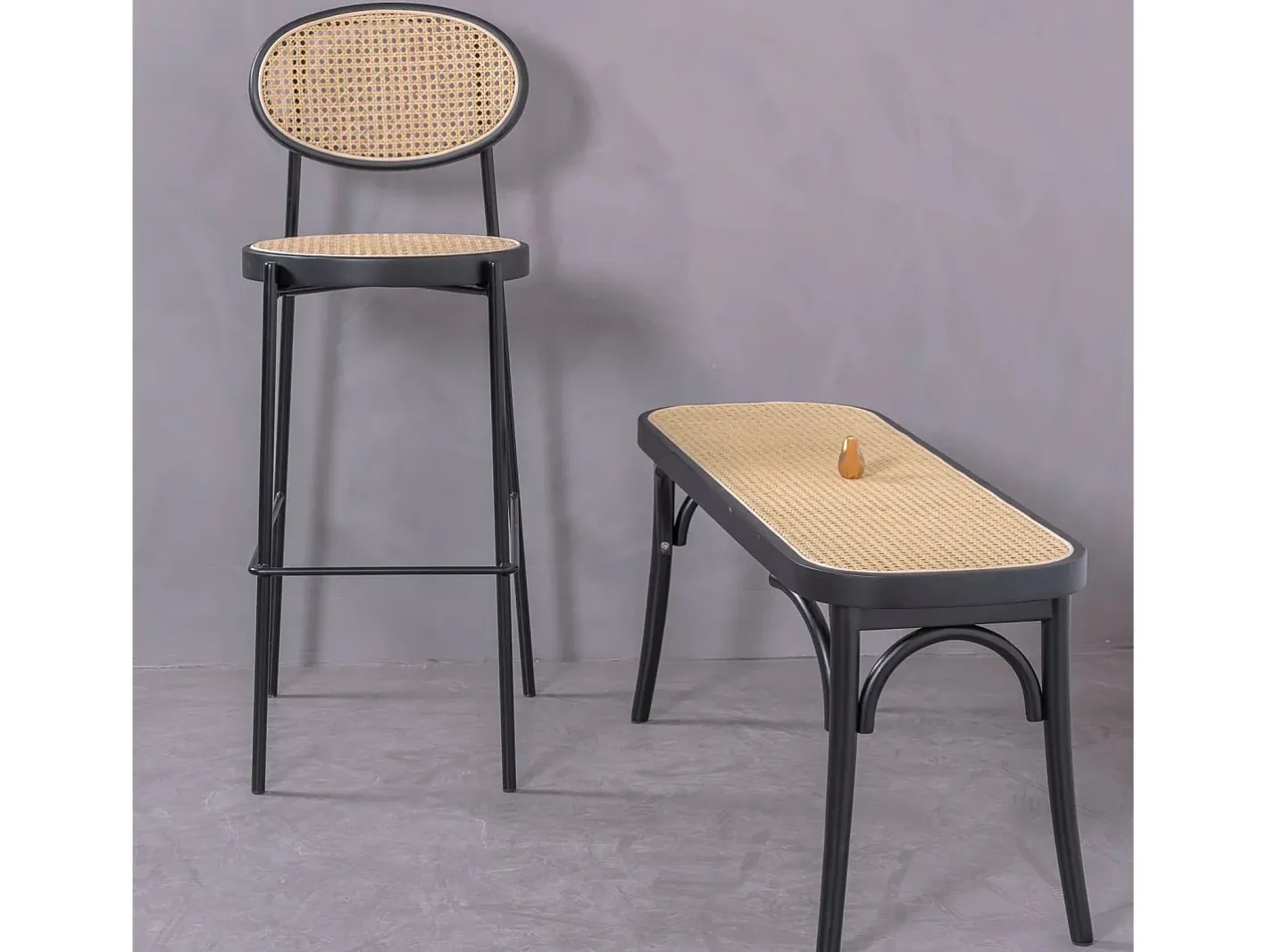 Banqueta vintage com design clássico em rattan natural - North -*Nest Dream New