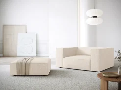 - Poltrona "Arendal" em tecido chenille claro - 124x102x70cm*Cosmopolitan Design Online