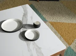 Mesa de centro quadrada em porcelana, mármore e nogueira 2042^Angel Cerda Hot