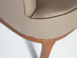 Angel Cerda Poltrona*Poltrona em cuoro sintentico cinzento taupe 5043 Bege