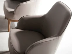 Angel Cerda Poltrona*Poltrona em cuoro sintentico cinzento taupe 5043 Bege