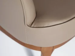 Angel Cerda Poltrona*Poltrona em cuoro sintentico cinzento taupe 5043 Bege