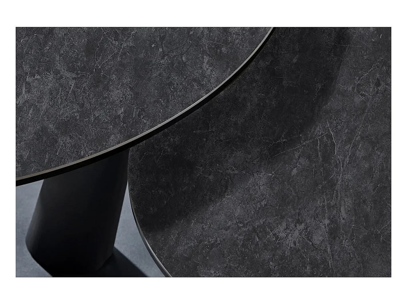 Table baixa VIRELLO – Mesa de centro redonda Ø80 cm – Pedra natural cinza escura & metal – Design contemporâneo e robusto^Meublorama Sale