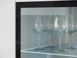 Vitrine alta moderna 120 cm para sala 3 portas corpo mate e frentes brilho Vitrina